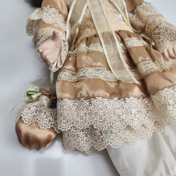 Donna Marie Cracker Barrel Exclusive American Classics Collection Porcelain Doll - Picture 4 of 14